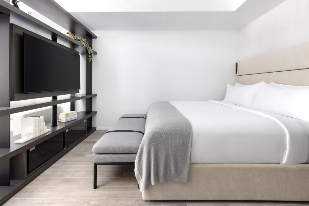 Bay View Studio Suite with King Bed interior